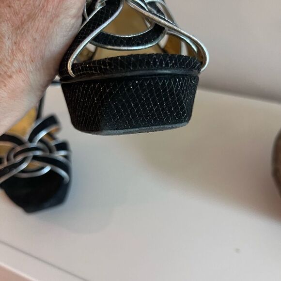 YSL tribute platform  - Picture 4 of 12